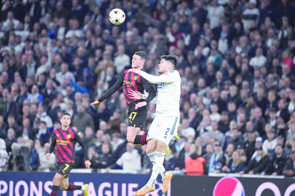 Manchester City's English midfielder Phil Foden (C) and FC Copenhagen's Netherlands' defender Kevin Diks (R) vie for a header during the UEFA Champions League 1st round day 4 group G football match FC Copenhagen vs Manchester City in Copenhagen, Denmark, on October 11, 2022.  (Photo by Jonathan NACKSTRAND / AFP)


