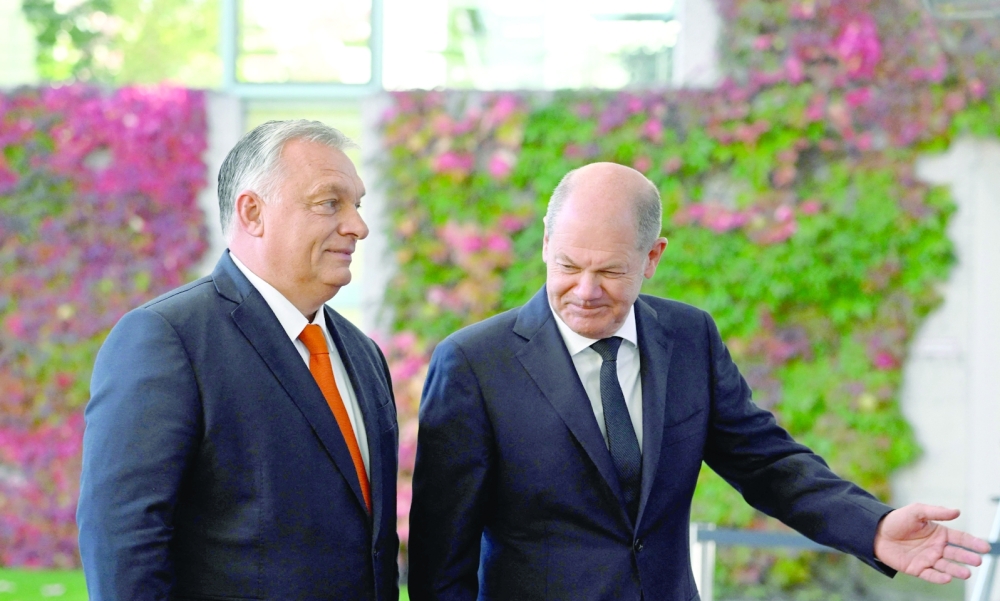 Germany's Chancellor Olaf Scholz (R) welcomes Hungary's Prime Minister Victor Orban at the Chancellery in Berlin. -- AFP
