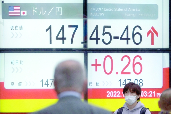 Yen slumps to 32-year low against dollar - Vimarsana News