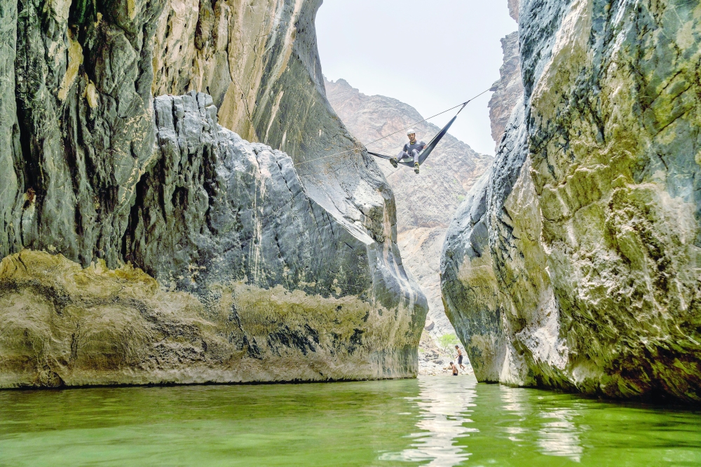 Muna's photos also highlight the stunning scenery of the Hajar Mountains. 