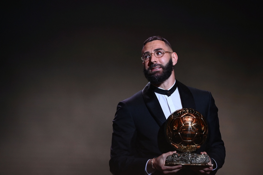  Real Madrid's French forward Karim Benzema receives the Ballon d'Or award 