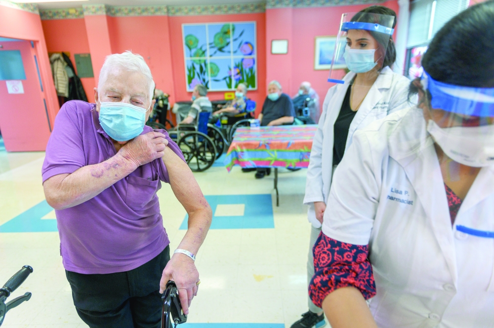 Saul Pashkoff rolled up his sleeve before receiving his second dose of the Covid-19 vaccine at a senior-care facility on Staten Island.