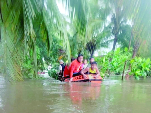 Philippines floods, landslides leave over 42 dead, dozens missing - Vimarsana News