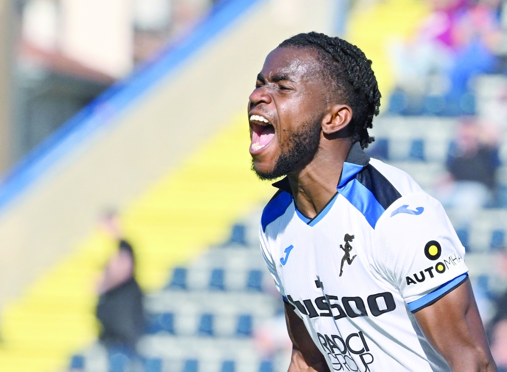 Atalanta's Nigerian forward Ademola Lookman celebrates scoring his team's second goal during the Italian Serie A football match between Empoli and Atalanta at The Carlo-Castellani Stadium in Empoli on October 30, 2022. (Photo by tiziana fabi / AFP)

