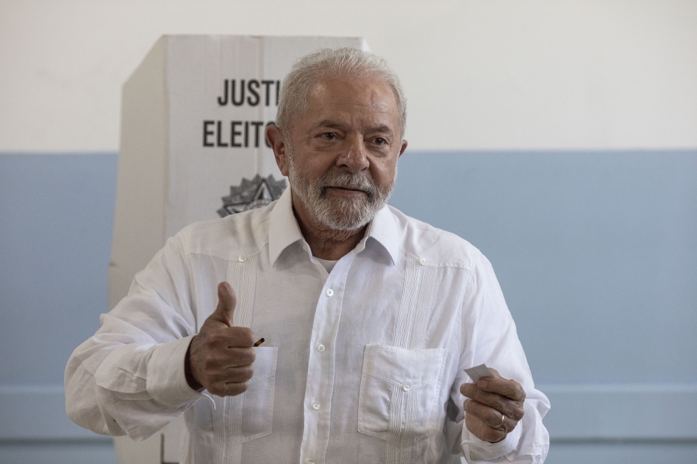 Brazils former President Luiz Incio Lula da Silva casts his ballot in So Bernardo do Campo, So Paulo, on Sunday, Oct. 30, 2022. (Victor Moriyama/The New York Times)