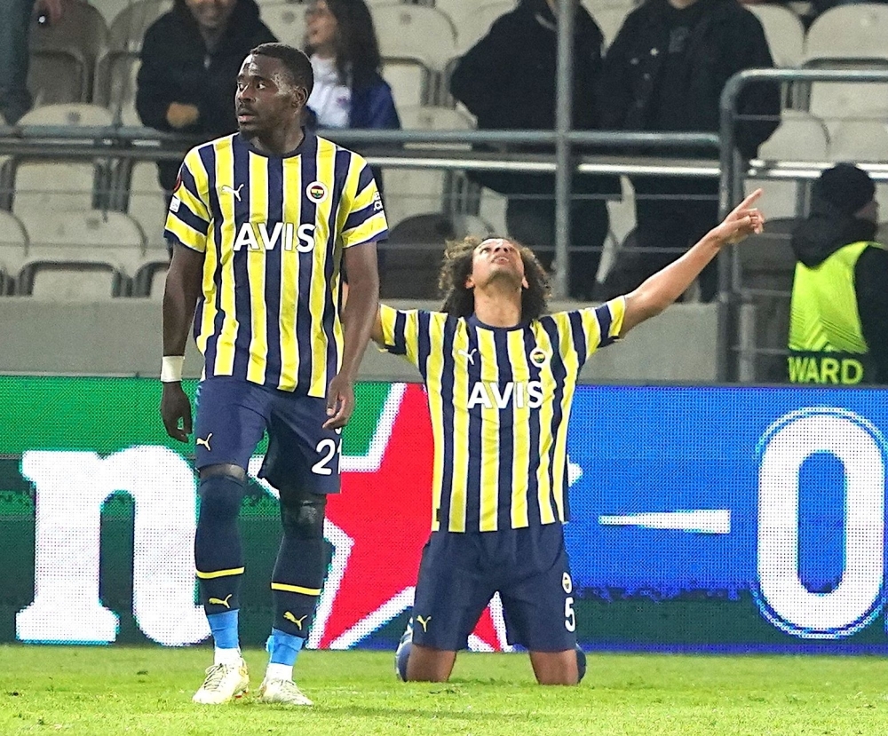 Fenerbahce's Brazilian midfielder William Arao (R) celebrates scoring during the UEFA Europa League Group b football match between Dynamo Kiev and Fenerbahce in Krakow, on November 3, 2022. 