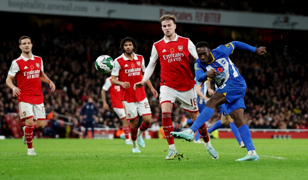 Soccer Football - Carabao Cup Third Round - Arsenal v Brighton & Hove Albion - Emirates Stadium, London, Britain - November 9, 2022 Brighton & Hove Albion's Danny Welbeck in action with Arsenal's Rob Holding Action Images via Reuters/Matthew Childs