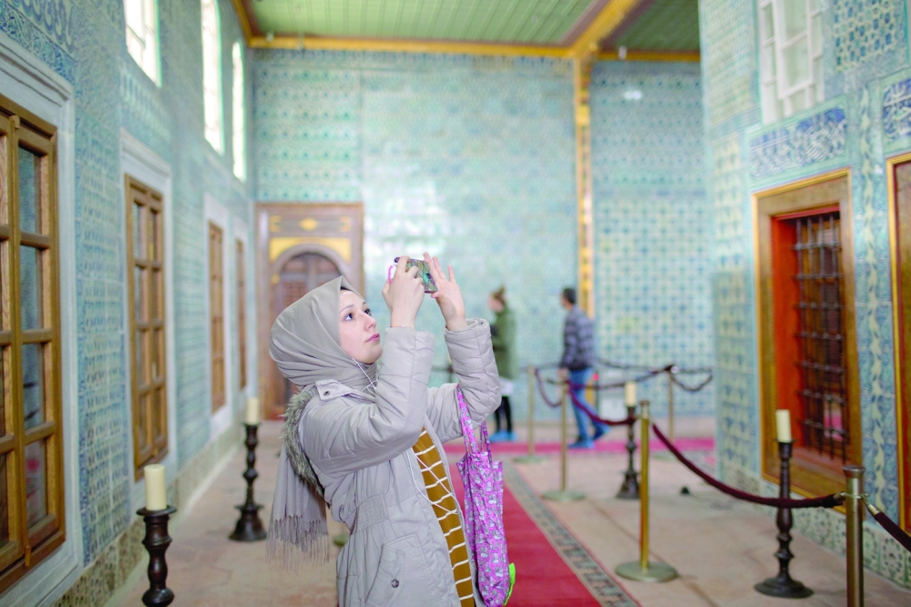A woman takes pictures in H