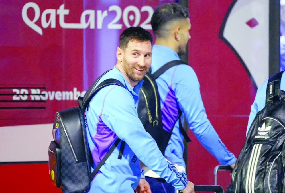 Soccer Football - FIFA World Cup Qatar 2022 Arrival - Argentina team arrives in Doha - Hamad International Airport, Doha, Qatar - November 17, 2022 Argentina's Lionel Messi arrives in Doha for the FIFA World Cup Qatar 2022 REUTERS/Hannah Mckay