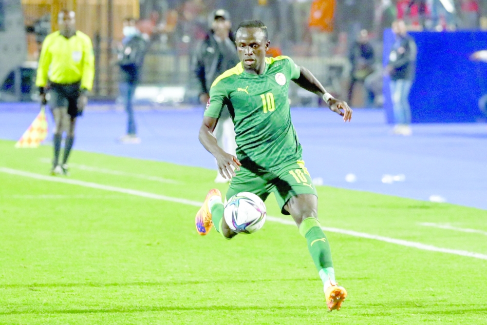 (FILES) In this file photo taken on March 25, 2022 Senegal's forward Sadio Mane controls the ball during the 2022 Qatar World Cup African Qualifiers football match between Egypt and Senegal at Cairo International Stadium in the Egyptian capital. Senegal star Sadio Mane has been ruled out of the 2022 World Cup because of an injury to his right fibula, the country's football Federation announced on November 17, 2022.  (Photo by Khaled DESOUKI / AFP)

