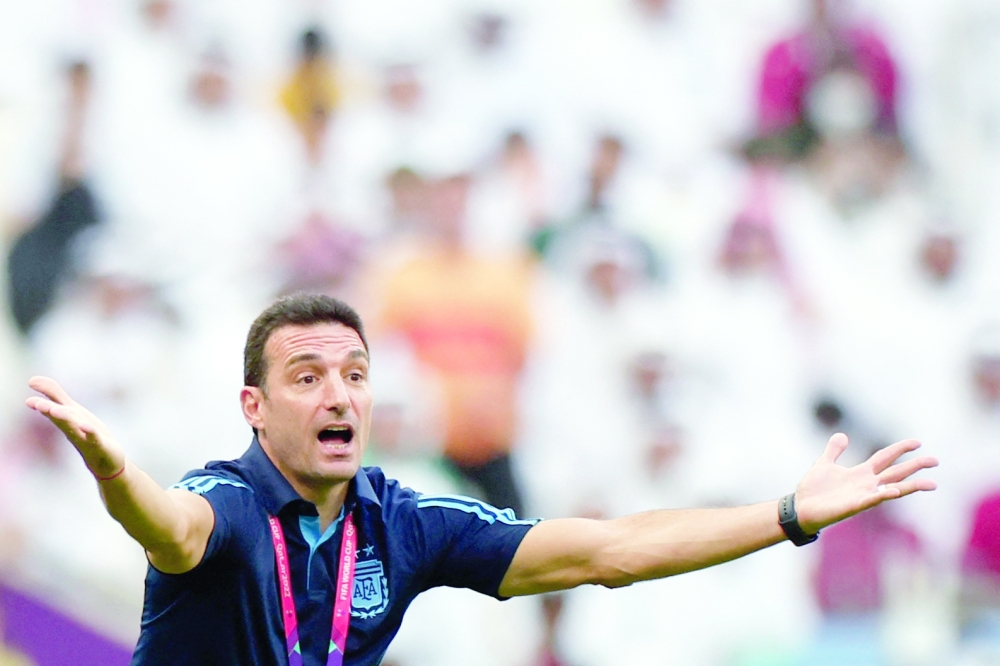 Argentina's coach Lionel Scaloni gestures during the Qatar 2022 World Cup Group C football match between Argentina and Saudi Arabia at the Lusail Stadium in Lusail, north of Doha on November 22, 2022. (Photo by Khaled DESOUKI / AFP)

