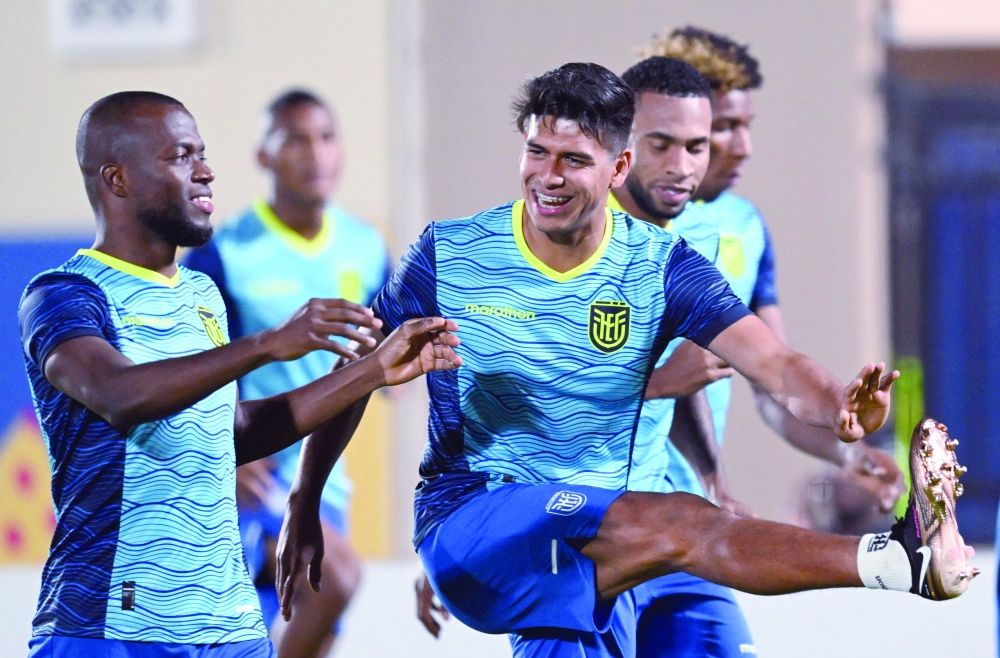Ecuador's forward Enner Valencia (L) and Ecuador's defender Xavier Arreaga take part in  a training session at Mesaimeer SC training facilities in Doha on November 28, 2022, on the eve of the Qatar 2022 World Cup football match between Ecuador and Senegal. (Photo by Raul ARBOLEDA / AFP)

