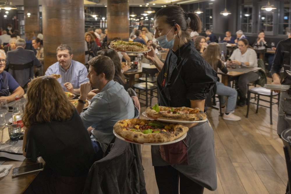 The bustling dining room of I Masanielli in Caserta, Italy, in October 2022. (Roberto Salomone/The New York Times)
