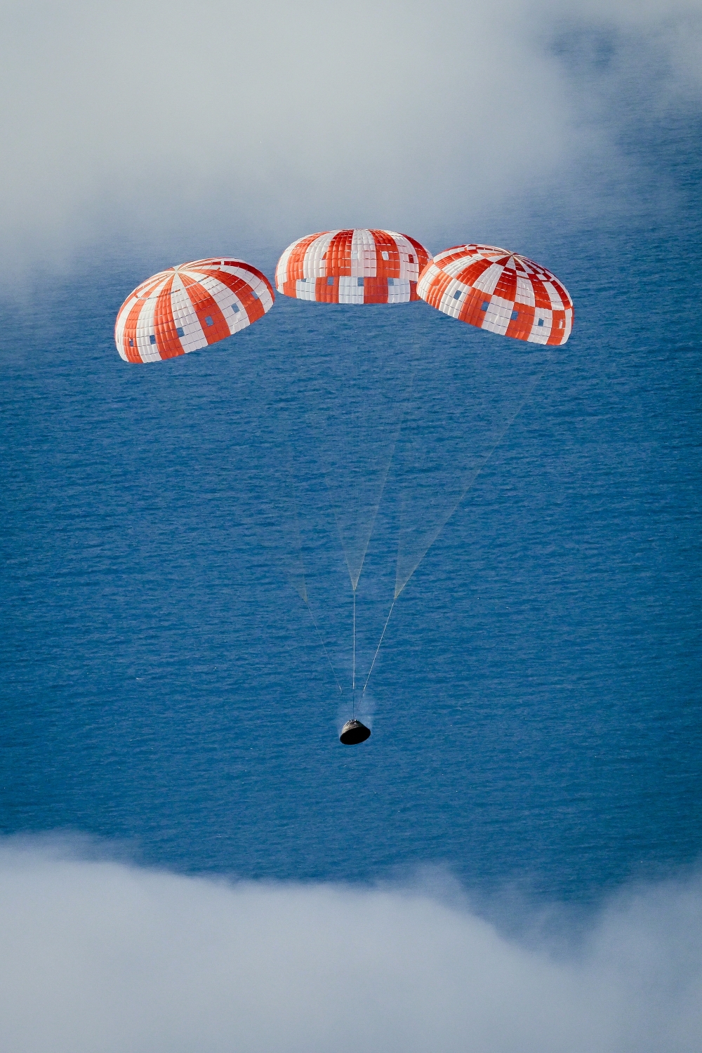 NASAs Orion spacecraft splashes down in the Pacific Ocean on Dec. 11, 2022.  (NASA via The New York Times) 