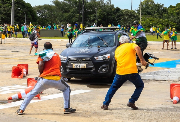 Bolsonaro supporters lay siege to Brazil's capital - Vimarsana News