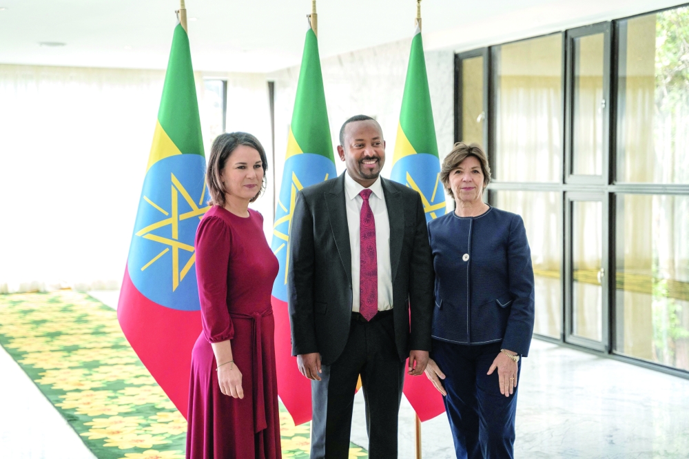 German Federal Minister for Foreign Affairs, Annalena Baerbock (L), Ethiopia Prime Minister Abiy Ahmed (C) and French Foreign and European Affairs Minister, Catherine Colonna (R) pose for a photograph at the Prime Minister office in Addis Ababa. -- AFP