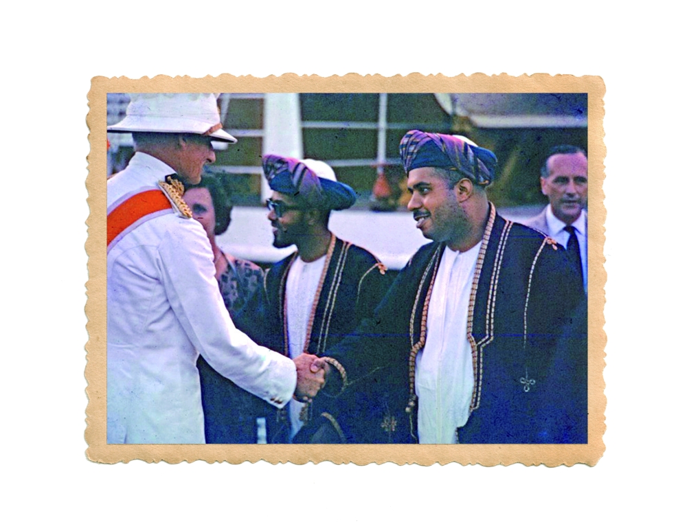 Sayyid Mohamed and Sayyid Harub, brothers of HM. Sultan Jamshid, biding farewell to the British Resident, Sir Jorge Mooring, December 1963.