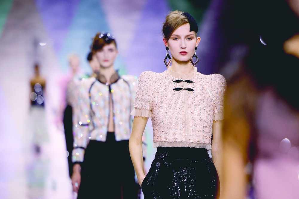 A model presents a creation by designer Giorgio Armani as part of his Haute Couture Spring/Summer 2023 collection show for fashion house Giorgio Armani Prive in Paris, France, January 24, 2023. REUTERS/Sarah Meyssonnier
