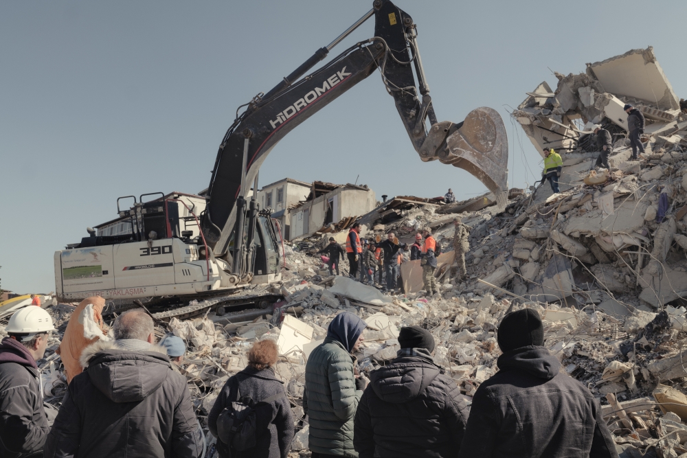 Volunteers search for bodies in the old quarter of Antakya, in Hatay Province, Turkey, three days after the earthquake, on Thursday, Feb. 9, 2023. (Emily Garthwaite/The New York Times)