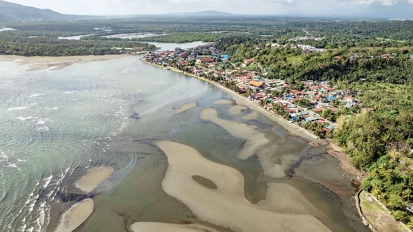 Dozens sick in Philippine villages hit by oil spill from a tanker - Vimarsana News