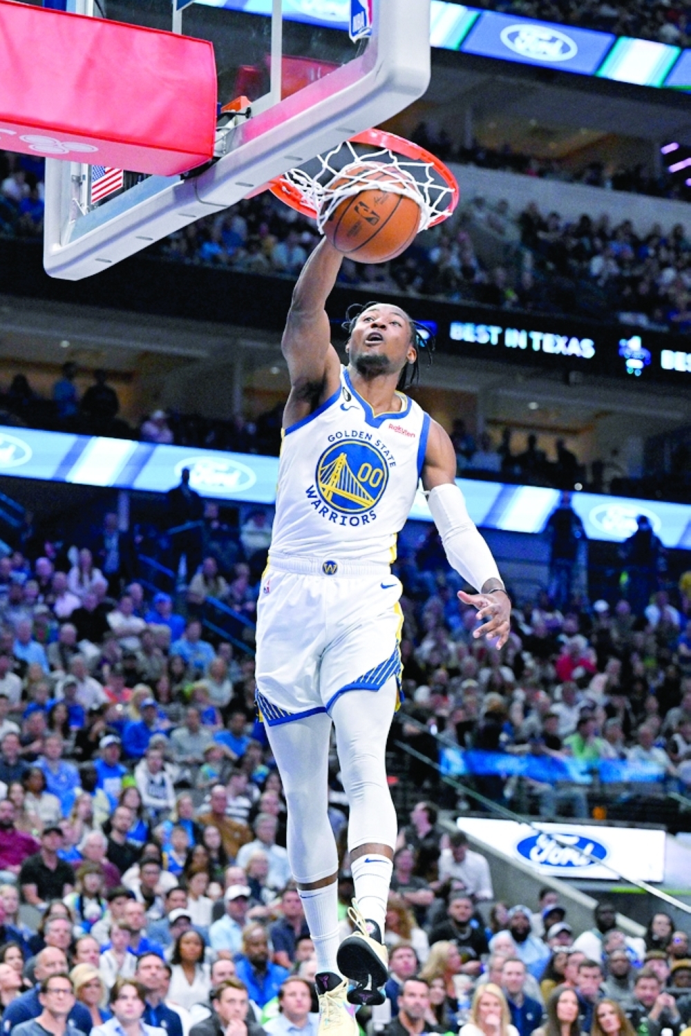 Mar 22, 2023; Dallas, Texas, USA; Golden State Warriors forward Jonathan Kuminga (00) dunks the ball against the Dallas Mavericks during the second quarter at the American Airlines Center. Mandatory Credit: Jerome Miron-USA TODAY Sports

