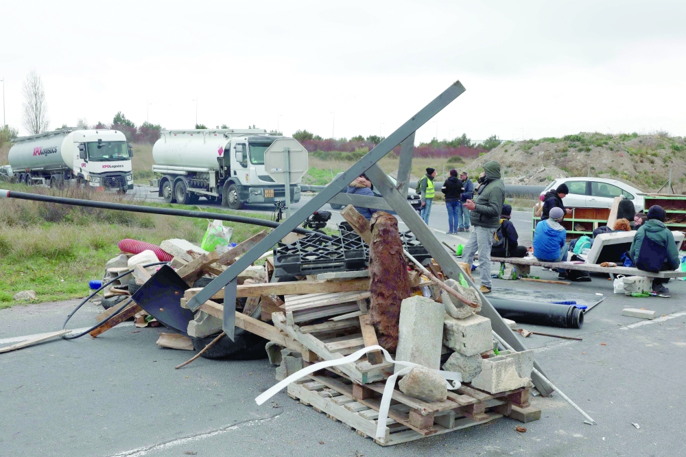 Striking employees block the access to Frontignan's oil depot a week after the government pushed a pensions reform through parliament without a vote, using the article 49.3 of the constitution. - AFP