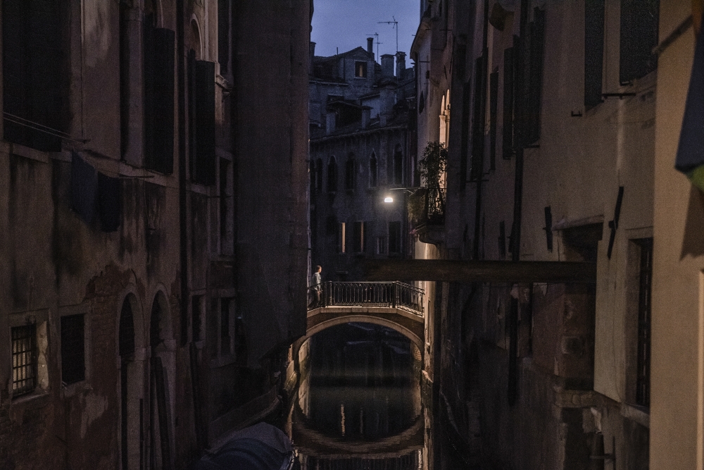 Night falls on central Venice, Italy on May 4, 2022. (Laetitia Vancon/The New York Times)