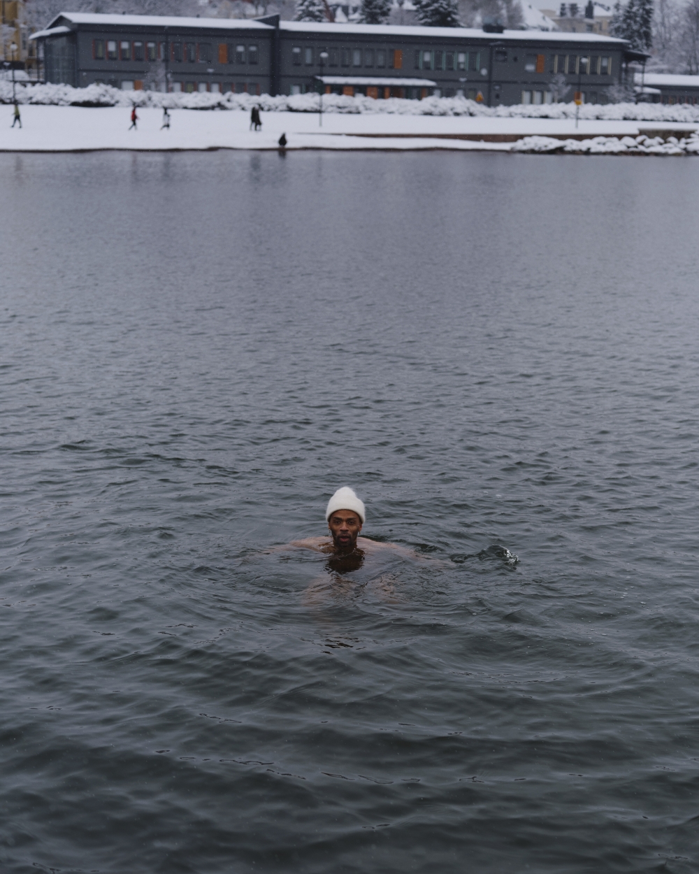Jani Toivola swims in the ocean in Helsinki