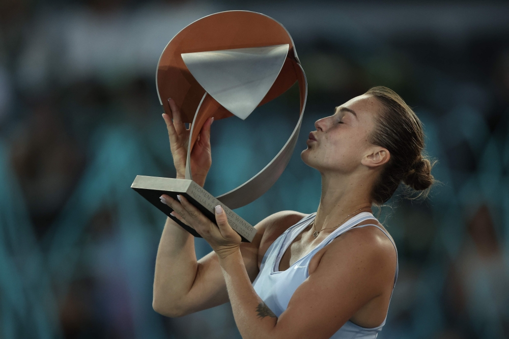 TOPSHOT - Belarus' Aryna Sabalenka poses for pictures with the winner's trophy after beating Poland's Iga Swiatek during their 2023 WTA Tour Madrid Open tennis tournament singles final match at Caja Magica in Madrid on May 6, 2023. (Photo by Thomas COEX / AFP)

