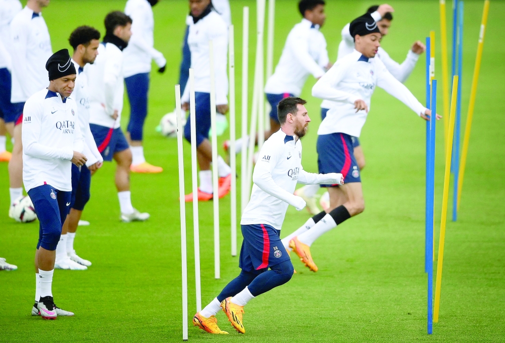 PSG's players, including Paris Saint-Germain's French forward Kylian Mbappe (L) and Paris Saint-Germain's Argentine forward Lionel Messi (C) attend a training session in Saint-Germain-en-Laye, in the north-western outskirts of Paris, on May 12, 2023. (Photo by FRANCK FIFE / AFP)

