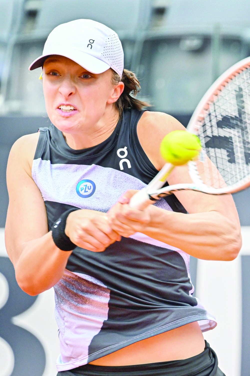 Poland's Iga Swiatek returns to Russia's Anastasia Pavlyuchenkova during their second round match of the Women's WTA Rome Open tennis tournament on May 12, 2023 at Foro Italico in Rome.  (Photo by Filippo MONTEFORTE / AFP)

