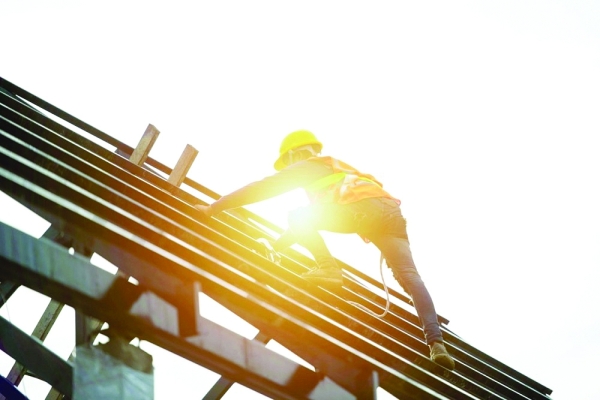 Construction workers feel the pinch of heat already as mid-day break yet to start - Vimarsana News