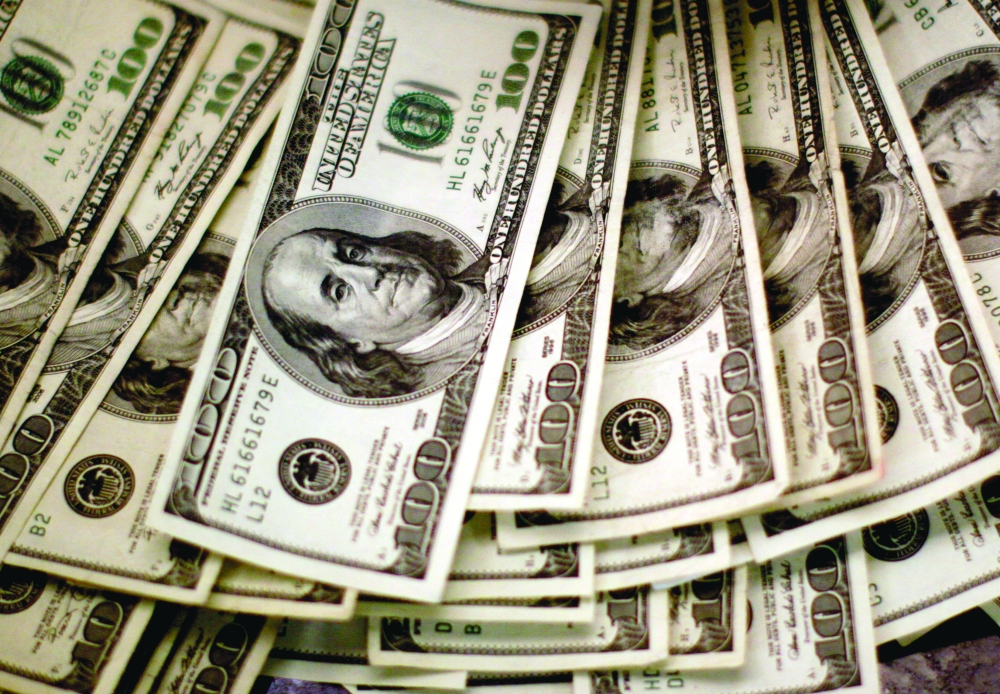 The dollar rose 0.1 per cent against a basket of major currencies, heading for its third weekly gain in a row.