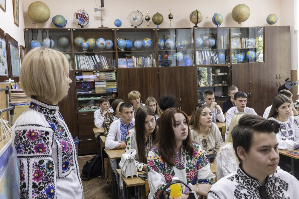 A class discussion about resilience in an eleventh-grade geography class in Lviv on Friday, Sept. 1, 2023. (David Guttenfelder/The New York Times)