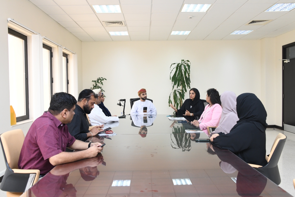 Round Table (1)