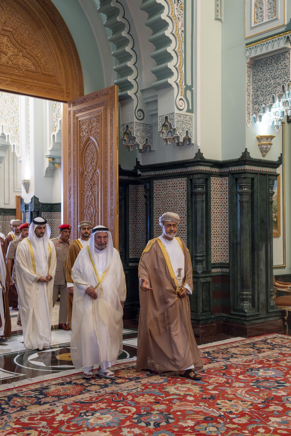 His Majesty Sultan Haitham bin Tarik receives Sheikh Dr. Sultan bin Muhammad al Qasimi, Member of the United Arab Emirates (UAE) Supreme Council 