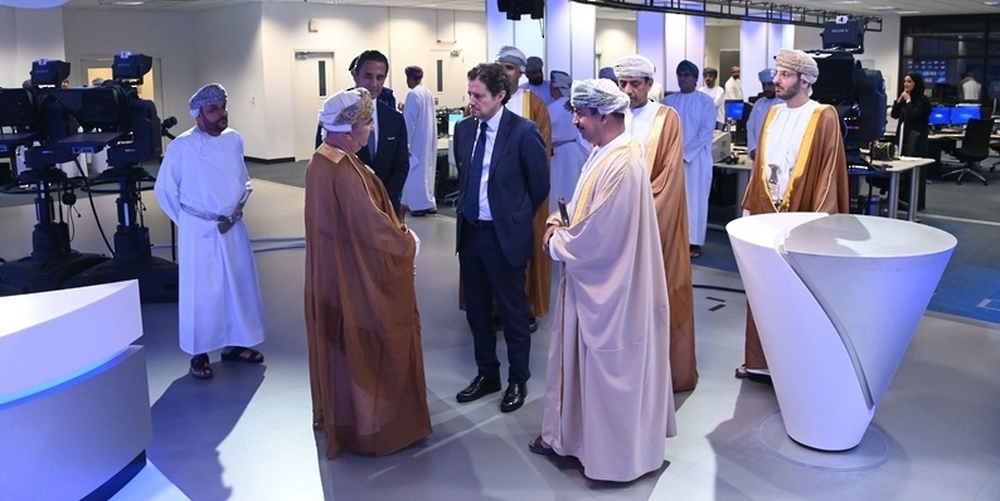 Lebanese Information Minister tours newsroom 