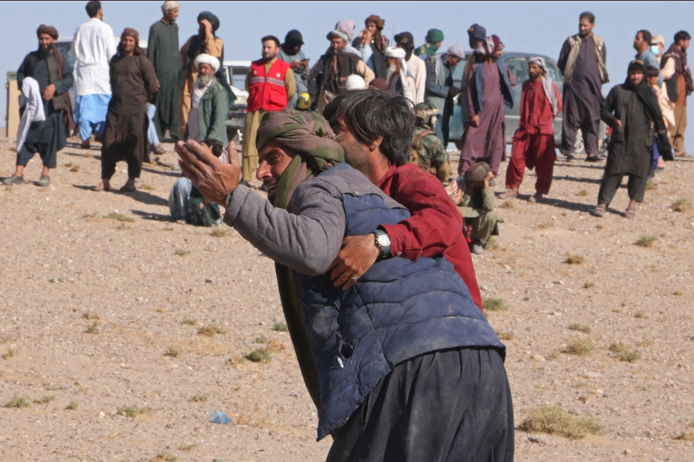 Afghan mourners prepare to offer mass funeral prayers for the people killed in a series of earthquakes in Zendeh Jan district 