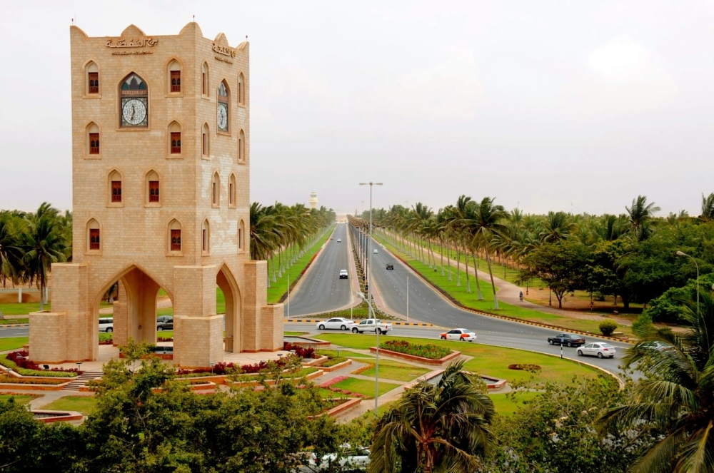 The Governorate of Dhofar sees two tourist seasons annually - the winter tourism season, which begins from October to the end of April and attracts European tourists, and the Khareef season, which begins from June until September and attracts local and regional tourists.