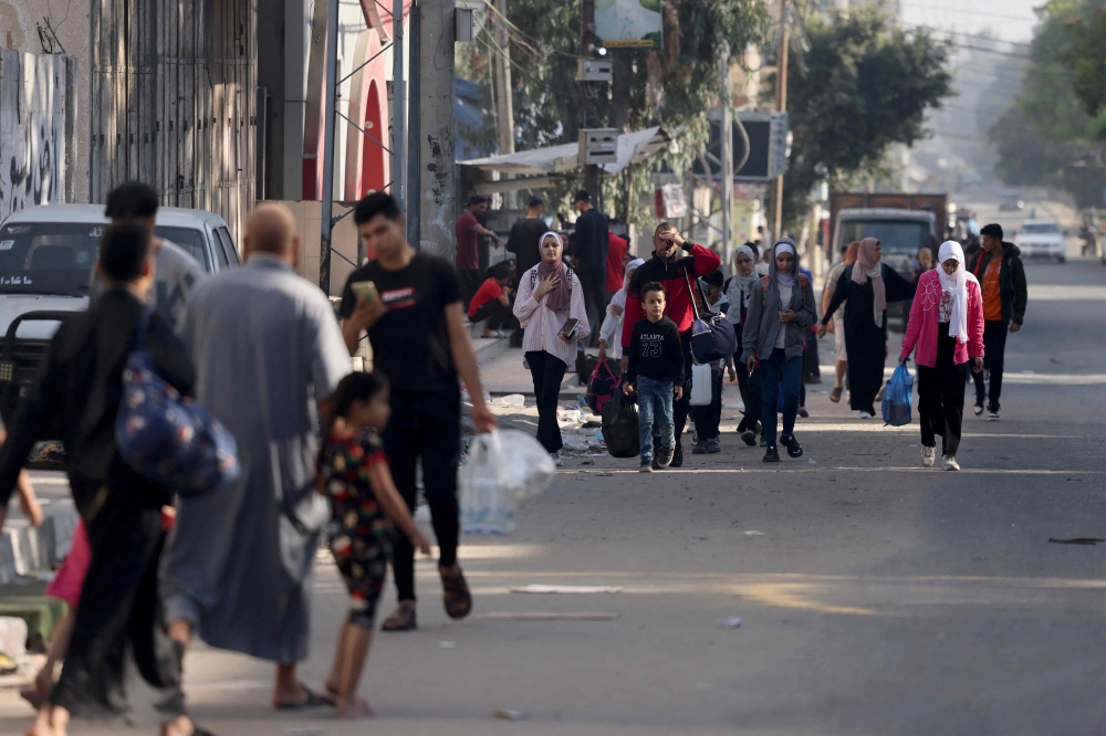  Palestinians carrying their belongings flee to safer areas in Gaza City after Israeli air strikes