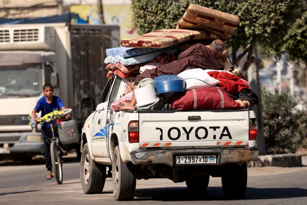  Palestinians with their belongings flee to safer areas in Gaza City after Israeli air strikes