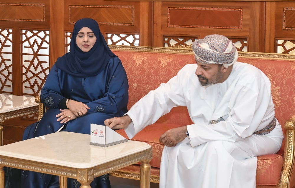 The Ministry reviewed the artificial intelligence technology that introduced an audio reading feature for the first time to enable people with visual impairments
