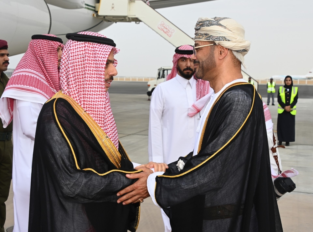 Foreign Ministers of the GCC countries arrived in the Sultanate of Oman on Tuesday to participate in the extraordinary meeting to discuss developments in the situation in the Gaza Strip.