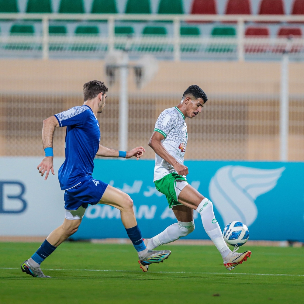 Al Nahda's Issam al Subhi in action.