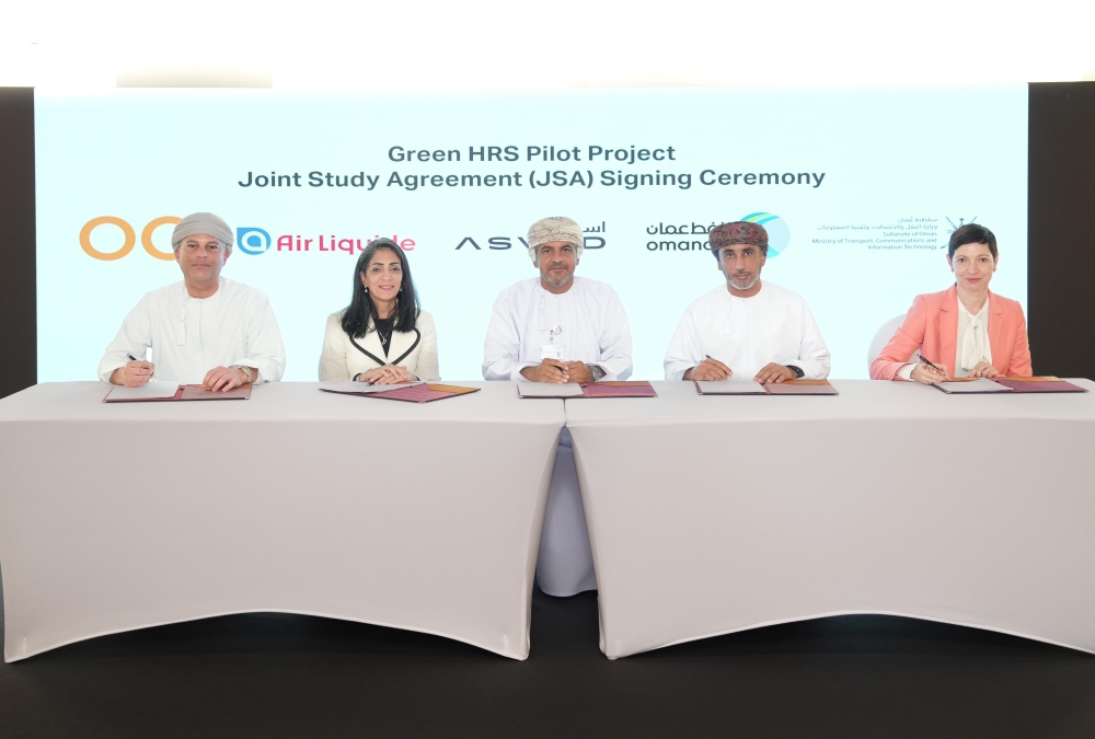 Key officials of OQ Alternative Energy, Ministry of Transport, ASYAD Group, Oman Oil Marketing Company and Air Liquide ink agreement to study introduction of green hydrogen filling stations in Duqm