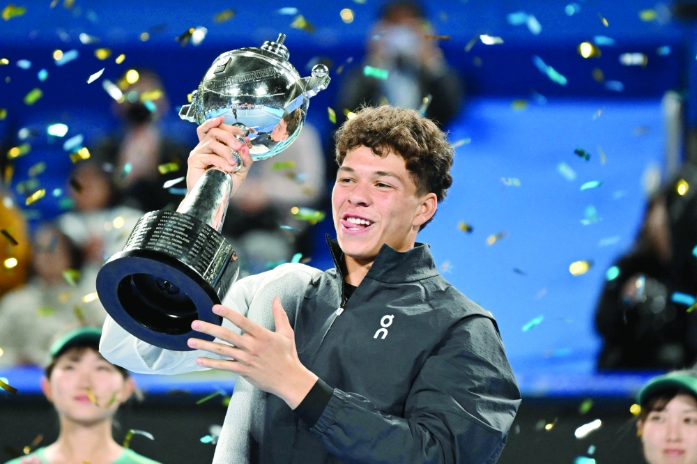  Ben Shelton of the U.S. poses with the trophy after winning his final match against Aslan Karatsev.—AFP