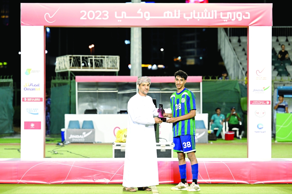 Ahli Sidab's Laith al Wahaibi receives the best player award. --  Saleh al Sharji