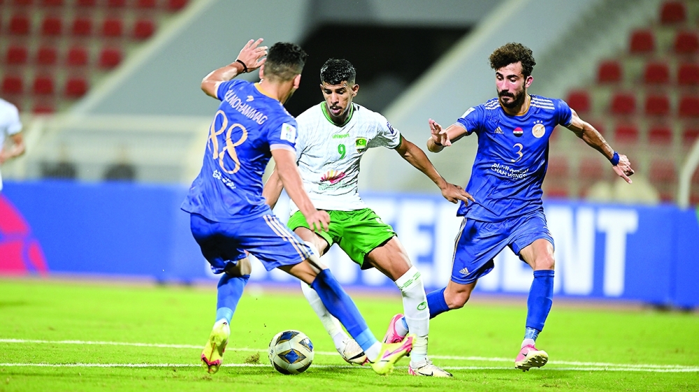 Oman's Al Nahda and Syria's Al Futuwa players in action. -- Abdulwahid al Hamadani