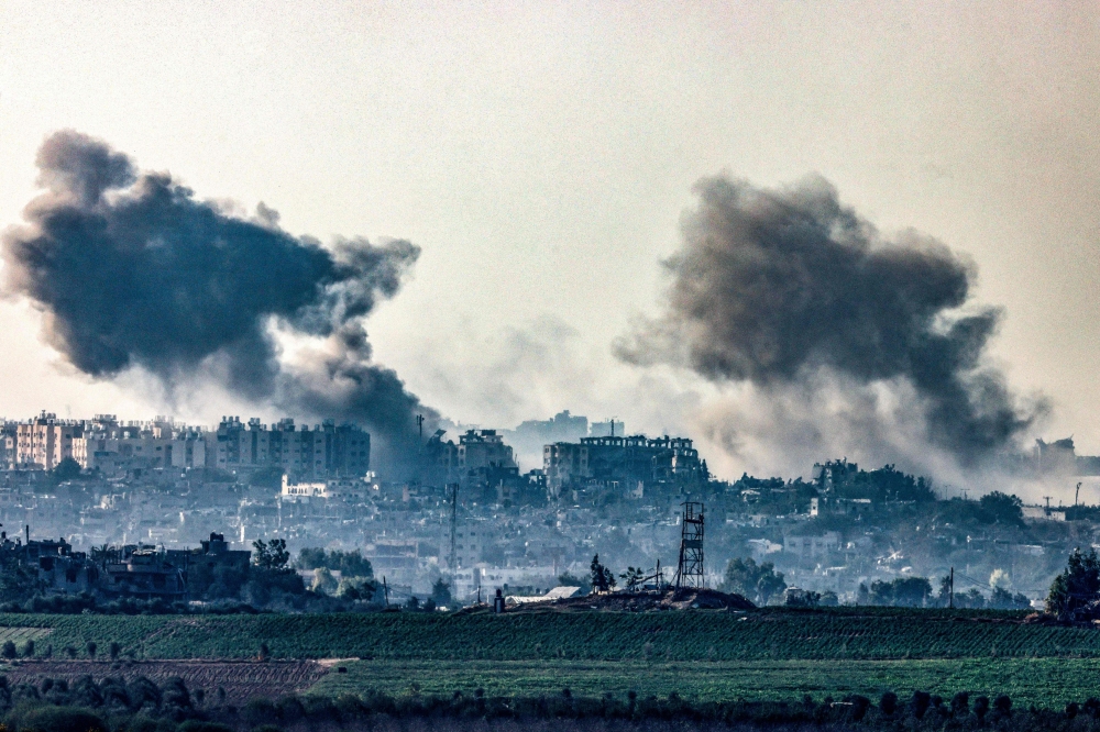 TOPSHOT - A picture taken from the southern Israeli city of Sderot on October 25, 2023, shows smoke ascending over the northern Gaza Strip following an Israeli strike, amid the ongoing battles between Israel and the Palestinian group Hamas. (Photo by RONALDO SCHEMIDT / AFP)

