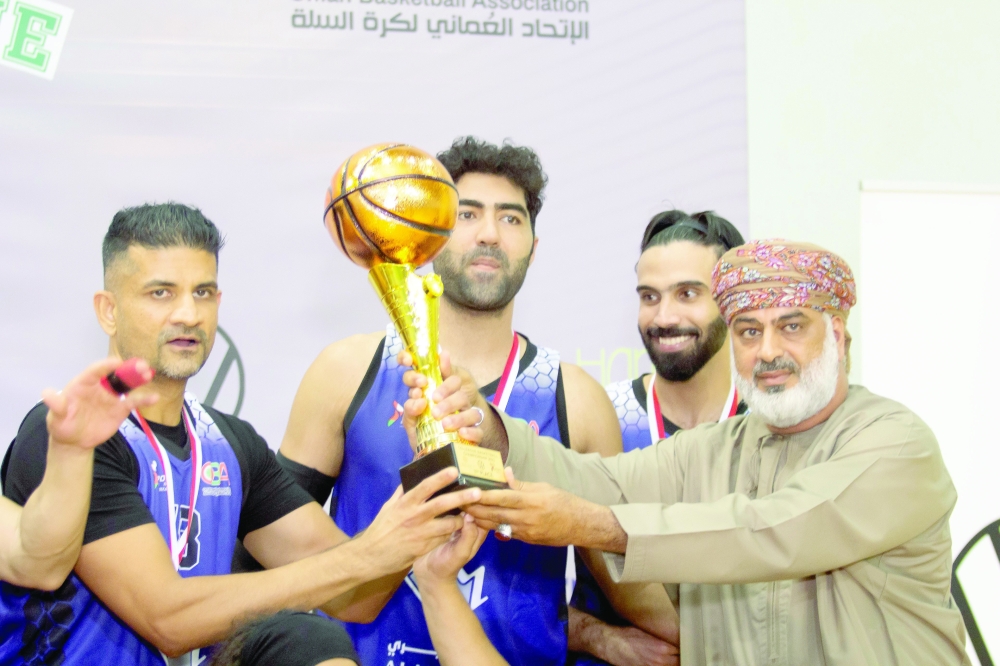 Eng Khalfan bin Saleh al Naabi, Chairman of Oman Basketball Association honoring the Al Hajri Team